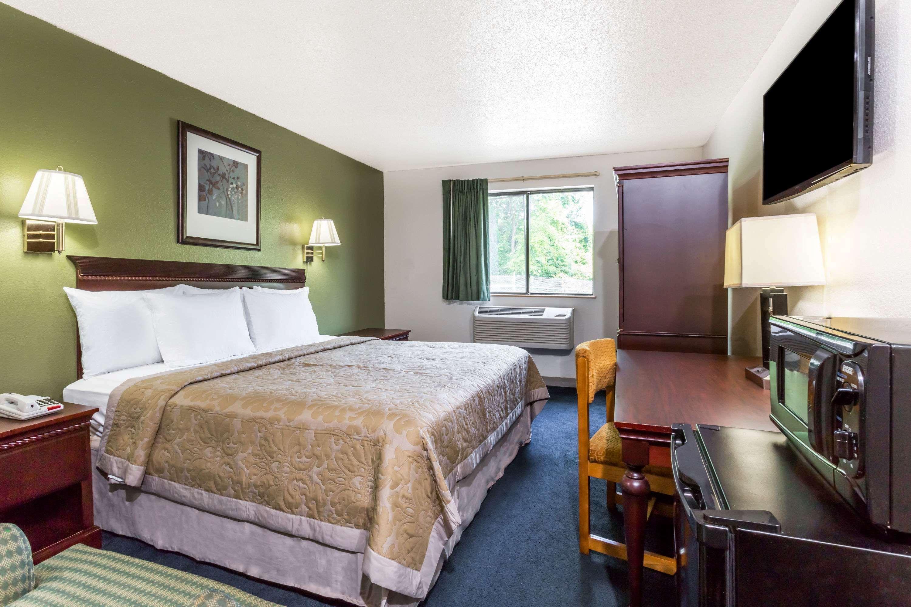 Super 8 By Wyndham Hampton Hotell Exteriör bild
